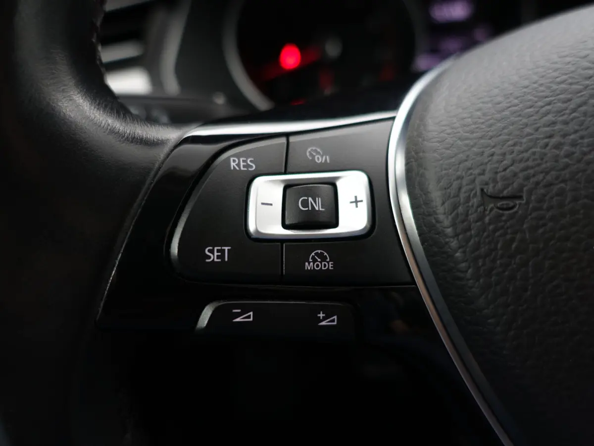 1.4 TSI Highline Aut- Xenon Led, Keyless, Ergo Comfort, Front Assist, Park Assist, Navi