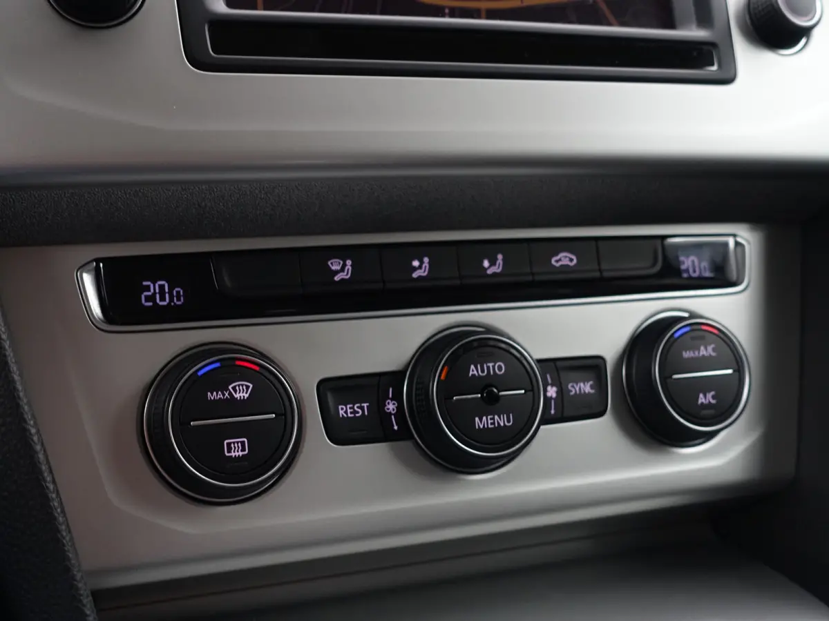 1.4 TSI Highline Aut- Xenon Led, Keyless, Ergo Comfort, Front Assist, Park Assist, Navi