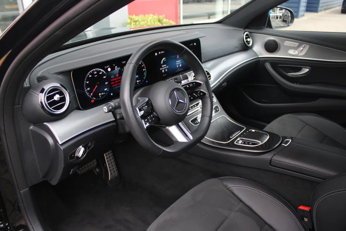 300e 320PK BUSINESS SOLUTION AMG NIGHT EDITION | MULTISPAAKS AMG VELGEN | 360° CAMERA | | TREKHAAK | MULTIBEAM MATRIX LED KOPLAMPEN | LED ACHTERLICHTEN | ELEKTRISCH VERSTELBARE VOORSTOELEN 