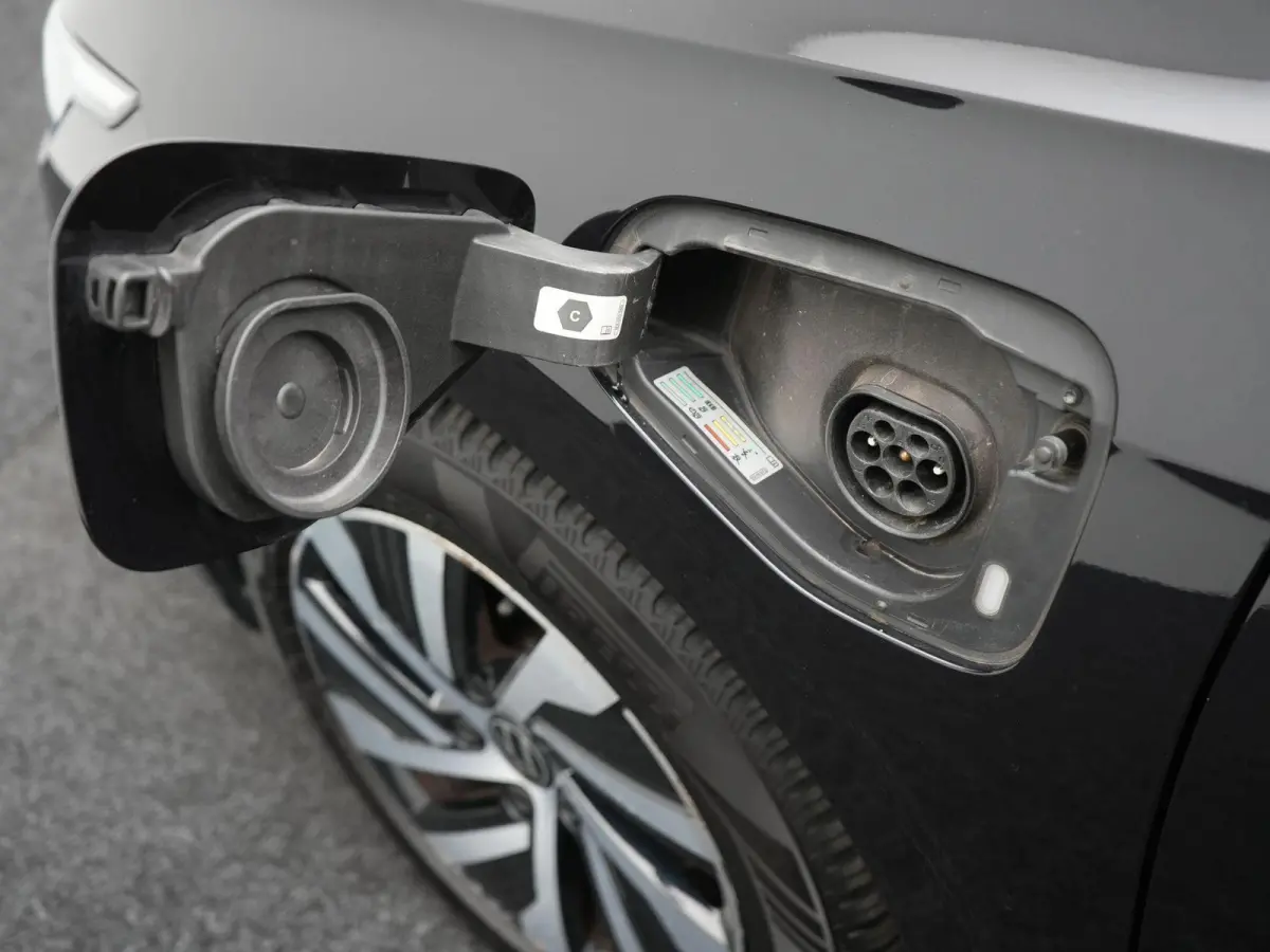 1.4 eHybrid Style PHEV 204PK | COMFORTSTOELEN | NAVIGATIE | CAMERA