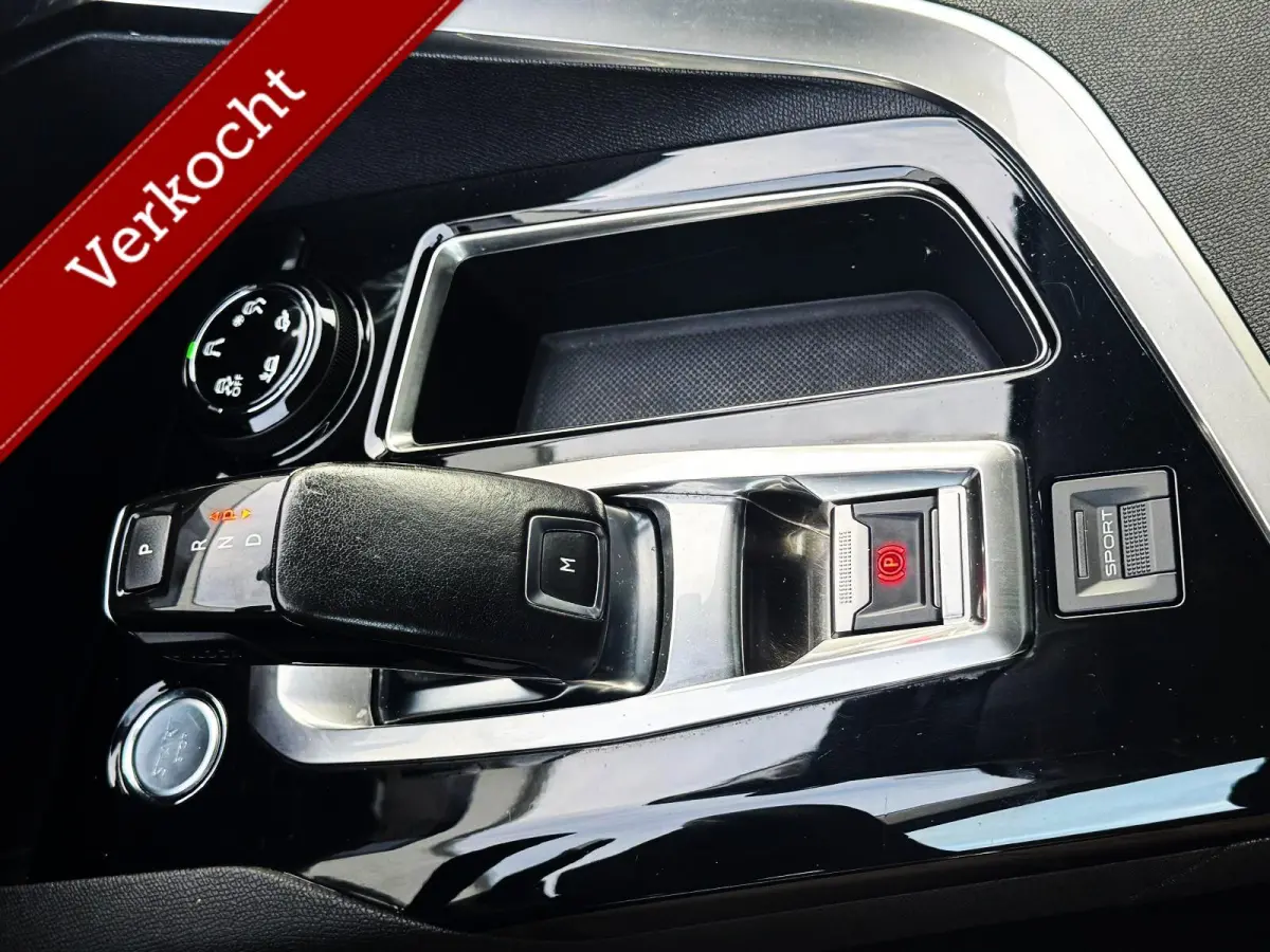 1.2 PureTech Allure /Panodak/Camera/Automaat/Led/Apple Carplay/Cruise Control/131PK