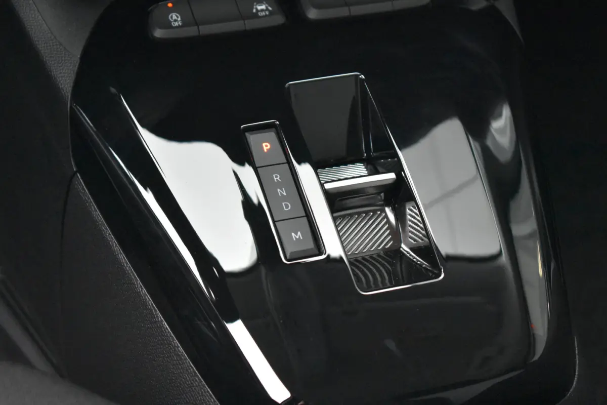 1.2 Turbo Hybrid Business Edition 110pk Tot 8 Jaar Garantie! | Achteruitrijcamera | Navigatie by App | Cruise Control | Airco | Full-LED | !!