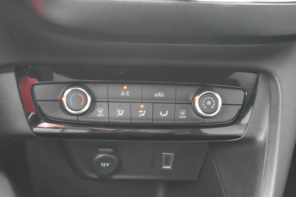 1.2 Turbo Hybrid Business Edition 110pk Tot 8 Jaar Garantie! | Achteruitrijcamera | Navigatie by App | Cruise Control | Airco | Full-LED | !!