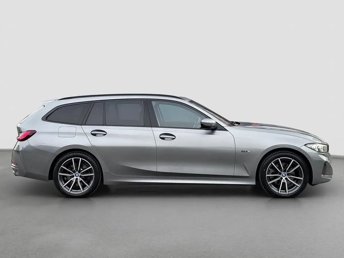 320e | Trekhaak | Nieuw model | Carplay | Camera | Skyscraper grau | Sfeerverlichting | Widescreen | M Shadow