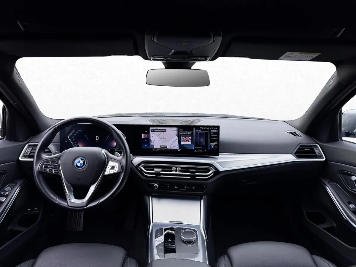 320e | Trekhaak | Nieuw model | Carplay | Camera | Skyscraper grau | Sfeerverlichting | Widescreen | M Shadow