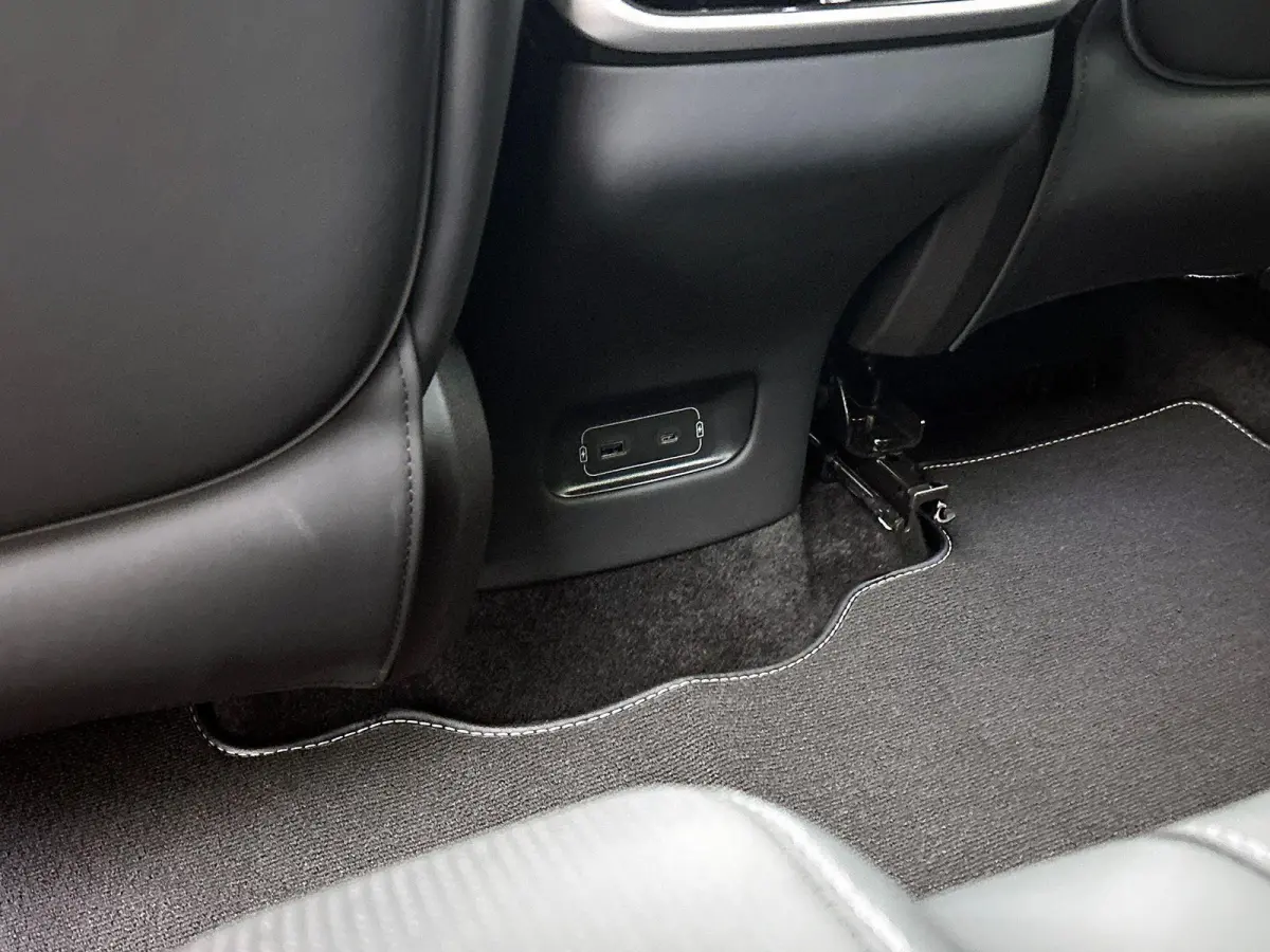 RWD 78 kWh Apple CarPlay