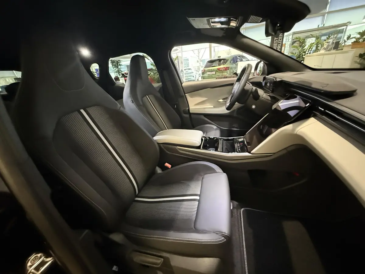 Extended Range RWD 77 kWh | Tot 627km actieradius! | Showroom Model |Nu rijklaar 46.750,=! The Legend Is Back!