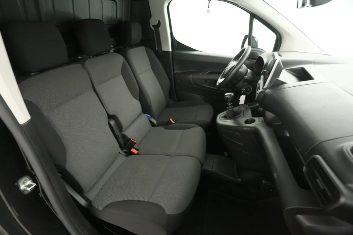1.5 BlueHDi | 102PK | 3 Zits | Airco | Cruise | Camera | Carplay | Trekhaak | Navi