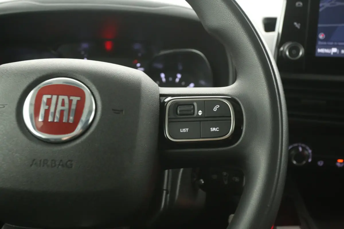 1.5 BlueHDi | 102PK | 3 Zits | Airco | Cruise | Camera | Carplay | Trekhaak | Navi