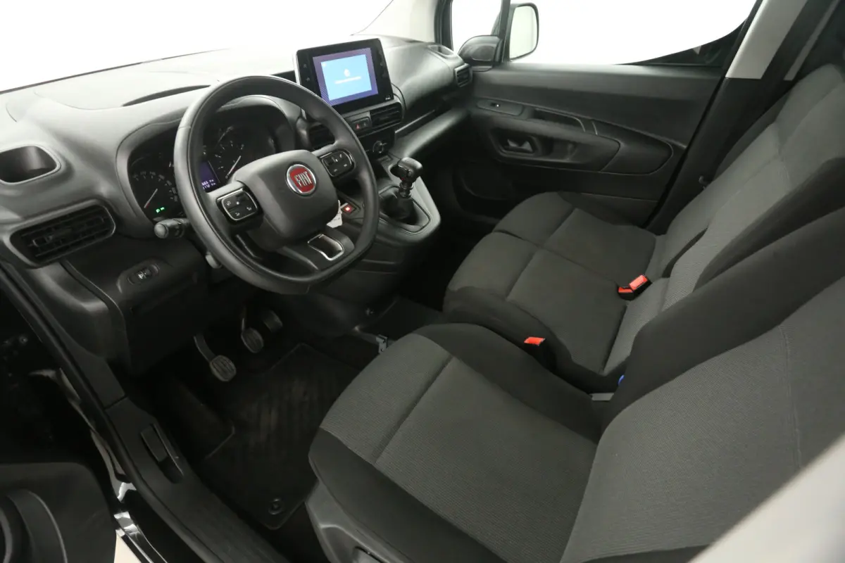 1.5 BlueHDi | 102PK | 3 Zits | Airco | Cruise | Camera | Carplay | Trekhaak | Navi