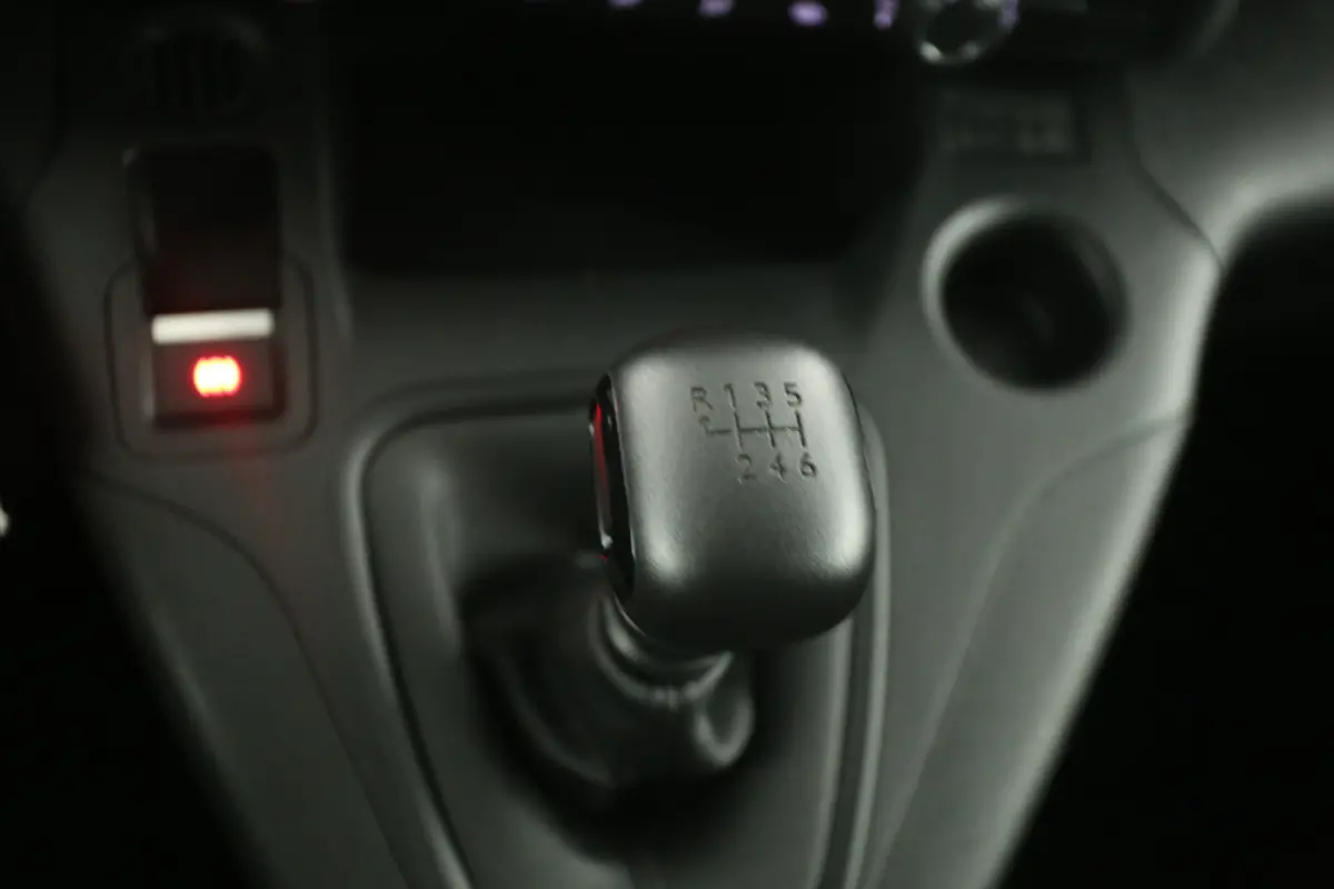 1.5 BlueHDi | 102PK | 3 Zits | Airco | Cruise | Camera | Carplay | Trekhaak | Navi