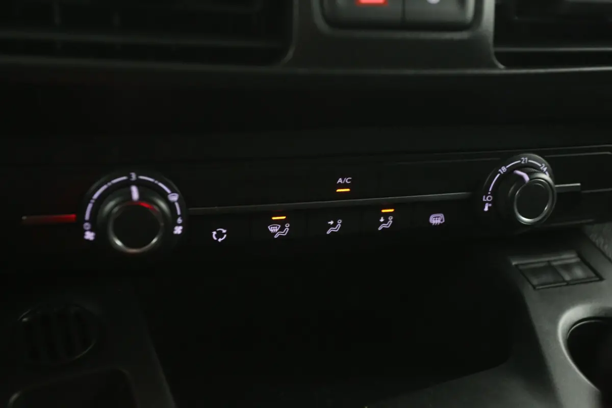 1.5 BlueHDi | 102PK | 3 Zits | Airco | Cruise | Camera | Carplay | Trekhaak | Navi