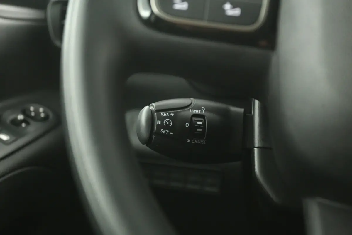 1.5 BlueHDi | 102PK | 3 Zits | Airco | Cruise | Camera | Carplay | Trekhaak | Navi