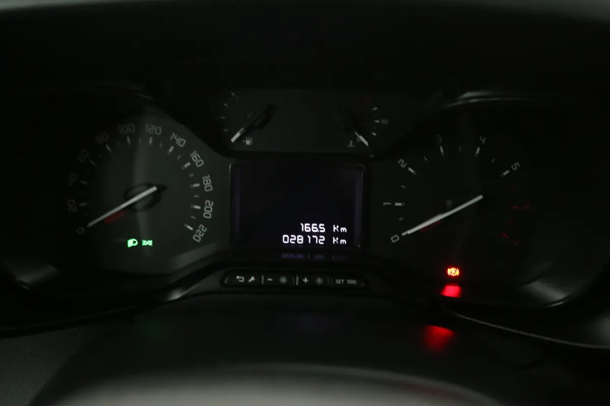 1.5 BlueHDi | 102PK | 3 Zits | Airco | Cruise | Camera | Carplay | Trekhaak | Navi