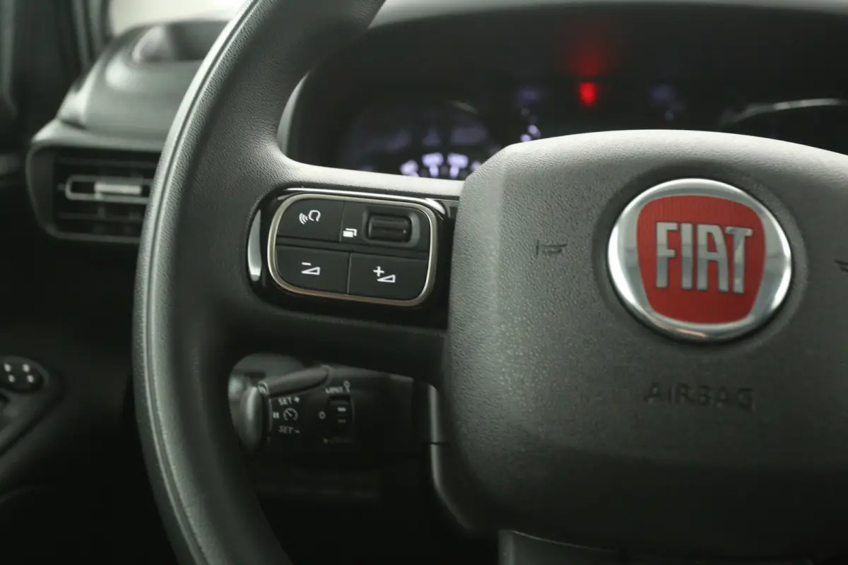 1.5 BlueHDi | 102PK | 3 Zits | Airco | Cruise | Camera | Carplay | Trekhaak | Navi