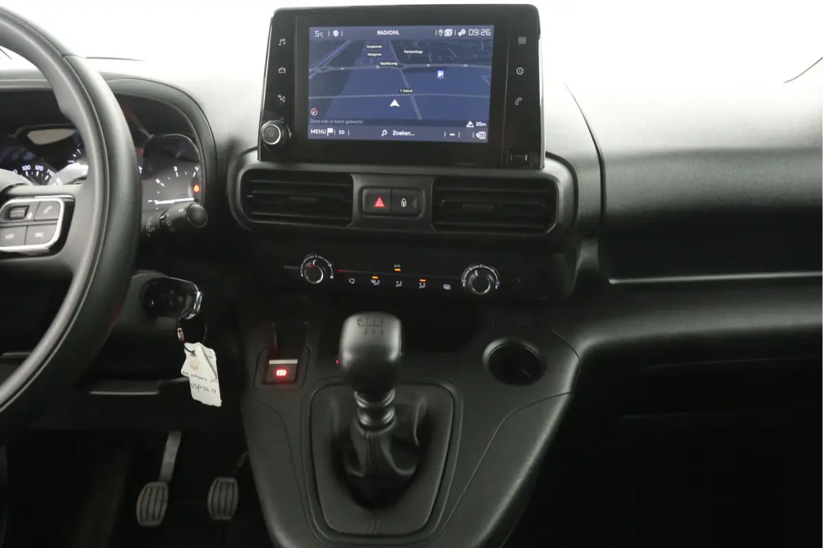 1.5 BlueHDi | 102PK | 3 Zits | Airco | Cruise | Camera | Carplay | Trekhaak | Navi
