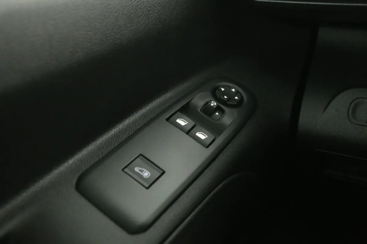 1.5 BlueHDi | 102PK | 3 Zits | Airco | Cruise | Camera | Carplay | Trekhaak | Navi