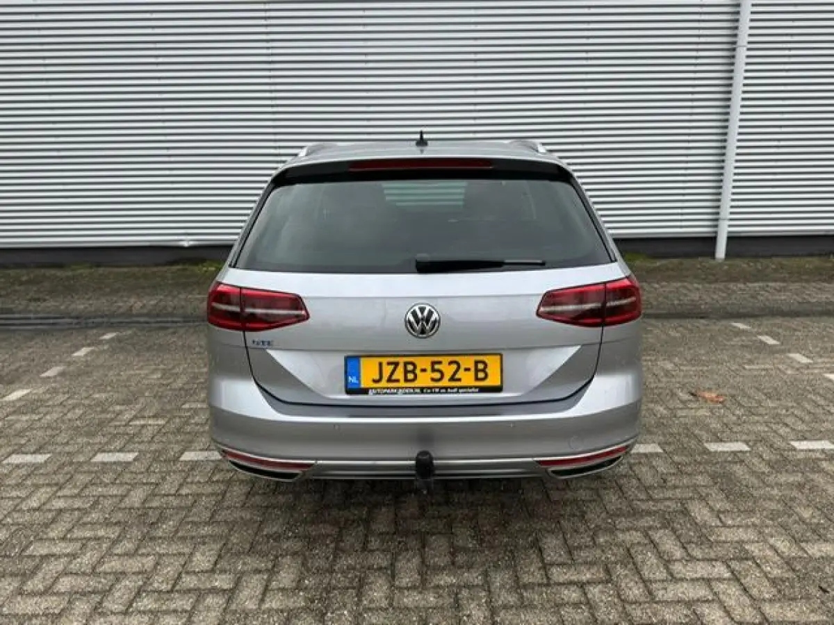 1.4 TSI GTE,Navigatie,Parkeersensoren,Cruisecontrol,trekhaak,LED,stoelverwarming