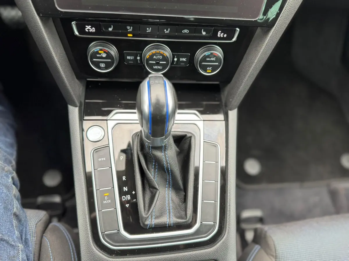 1.4 TSI GTE,Navigatie,Parkeersensoren,Cruisecontrol,trekhaak,LED,stoelverwarming