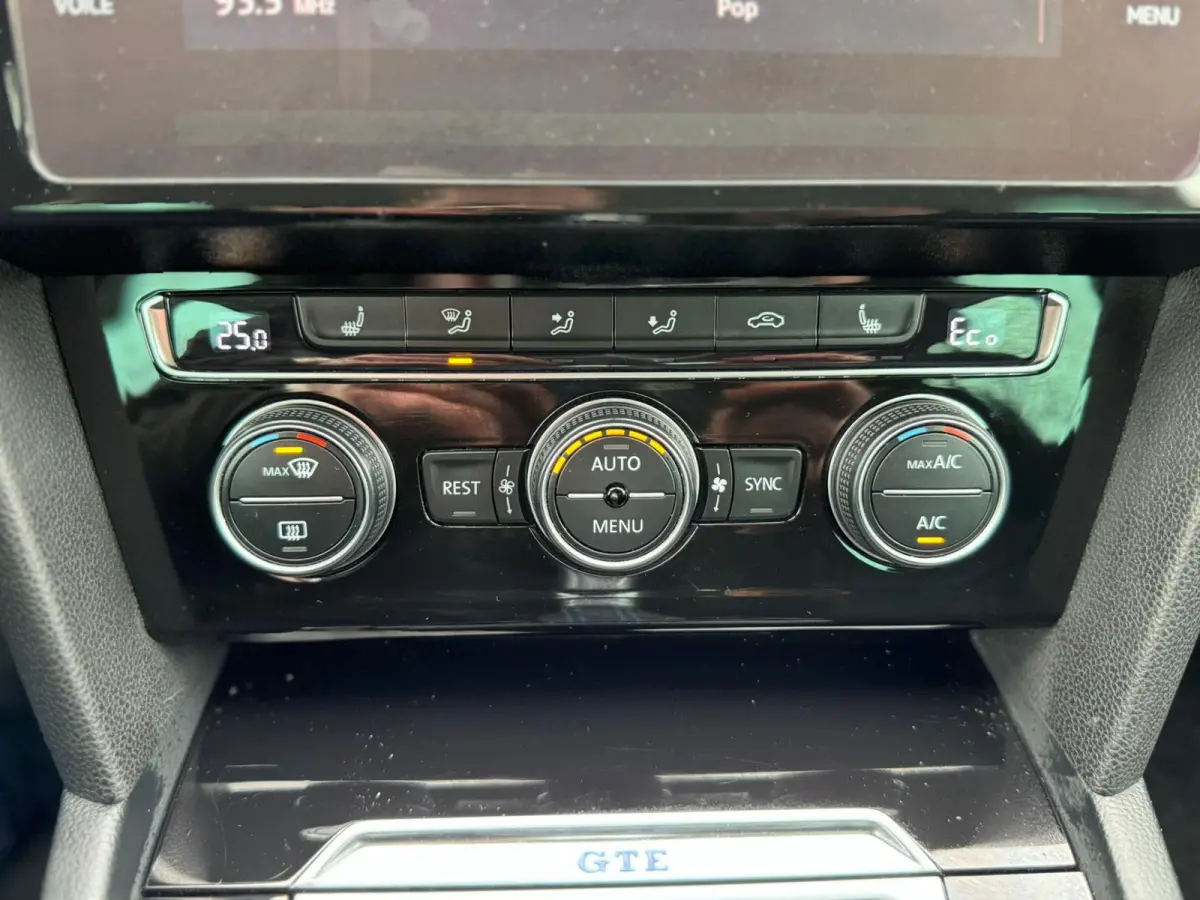 1.4 TSI GTE,Navigatie,Parkeersensoren,Cruisecontrol,trekhaak,LED,stoelverwarming