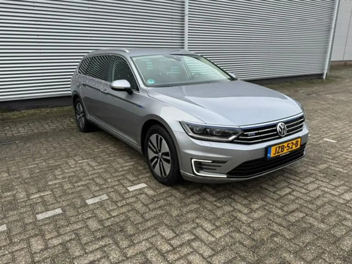 1.4 TSI GTE,Navigatie,Parkeersensoren,Cruisecontrol,trekhaak,LED,stoelverwarming