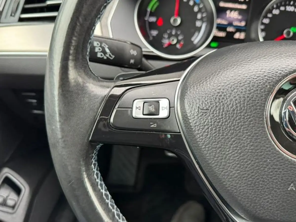 1.4 TSI GTE,Navigatie,Parkeersensoren,Cruisecontrol,trekhaak,LED,stoelverwarming
