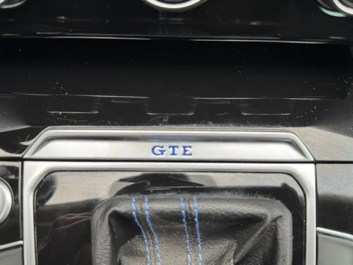 1.4 TSI GTE,Navigatie,Parkeersensoren,Cruisecontrol,trekhaak,LED,stoelverwarming