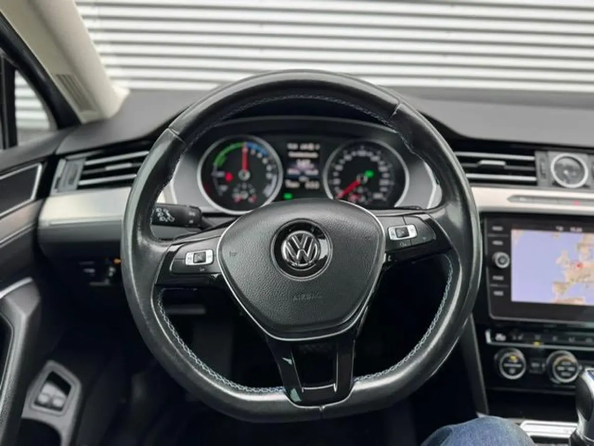 1.4 TSI GTE,Navigatie,Parkeersensoren,Cruisecontrol,trekhaak,LED,stoelverwarming