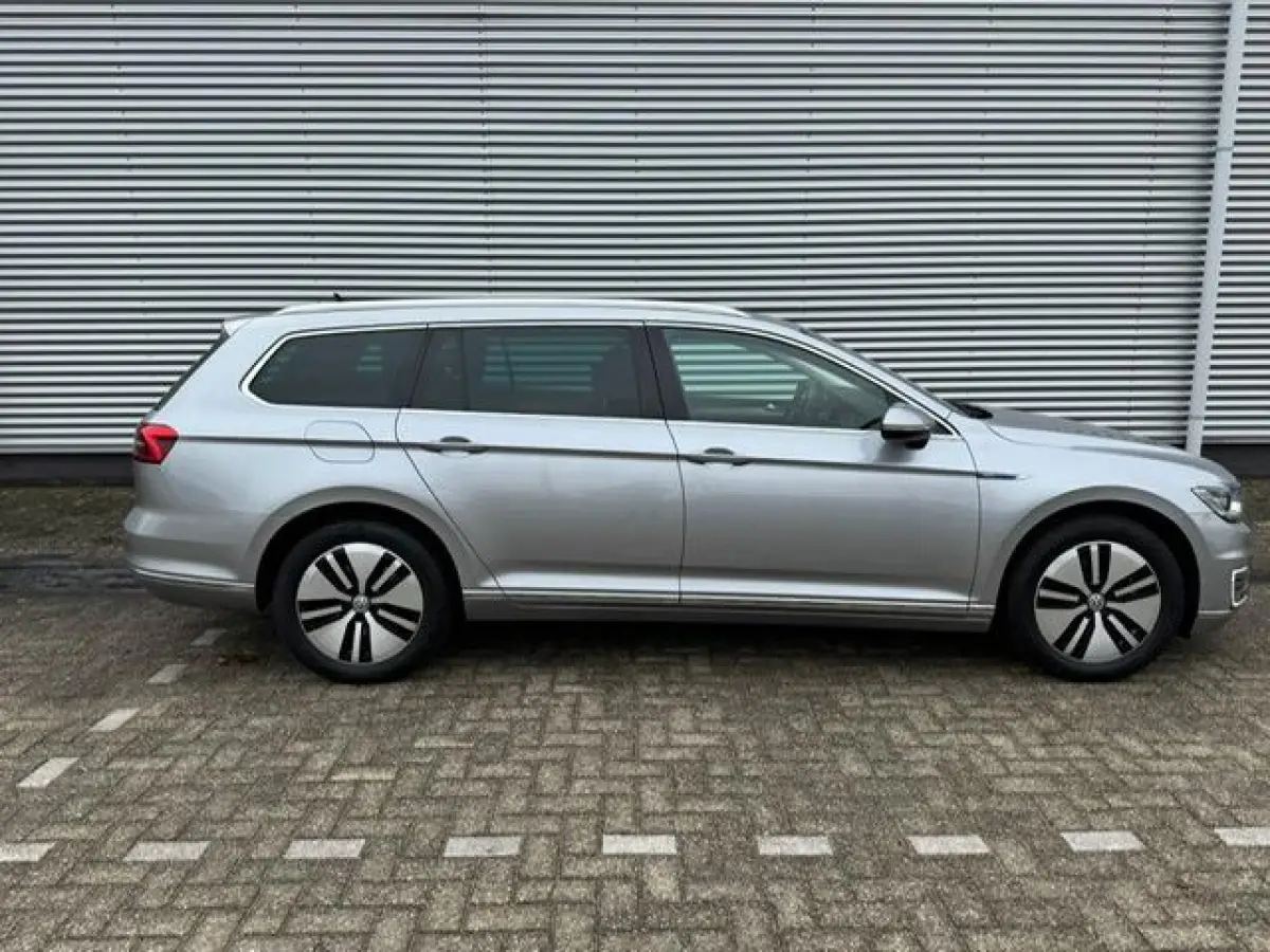 1.4 TSI GTE,Navigatie,Parkeersensoren,Cruisecontrol,trekhaak,LED,stoelverwarming