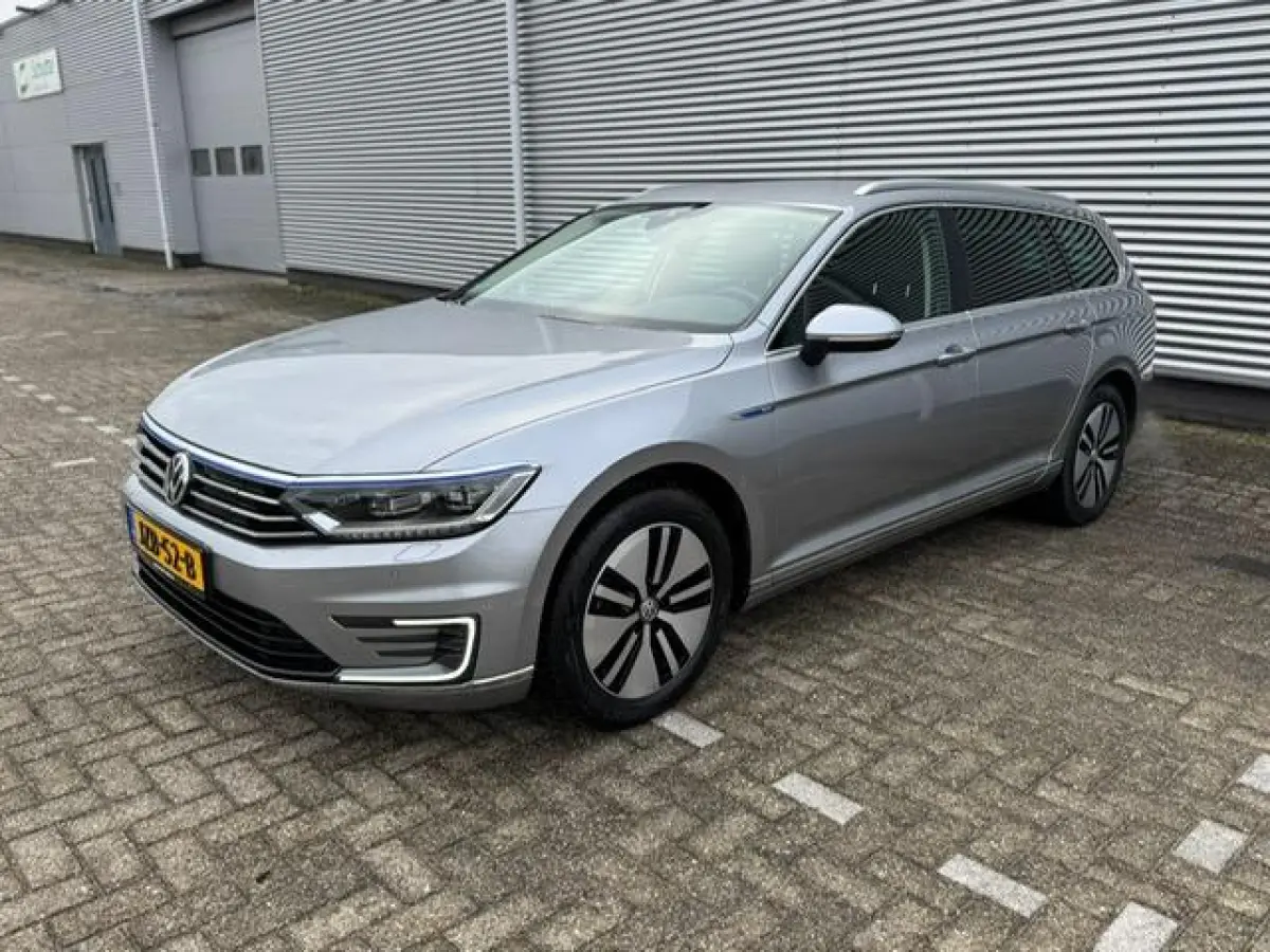 1.4 TSI GTE,Navigatie,Parkeersensoren,Cruisecontrol,trekhaak,LED,stoelverwarming