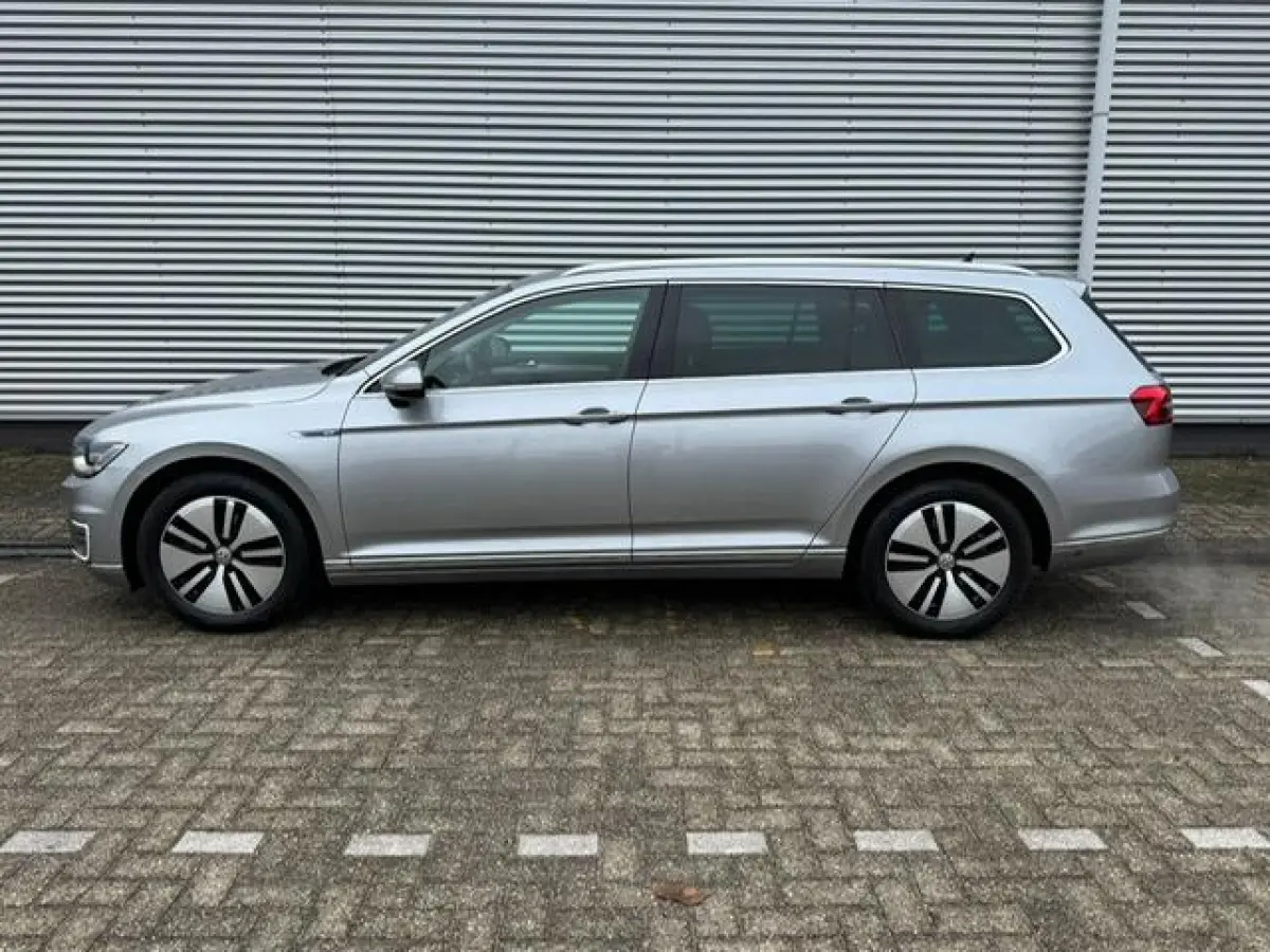 1.4 TSI GTE,Navigatie,Parkeersensoren,Cruisecontrol,trekhaak,LED,stoelverwarming