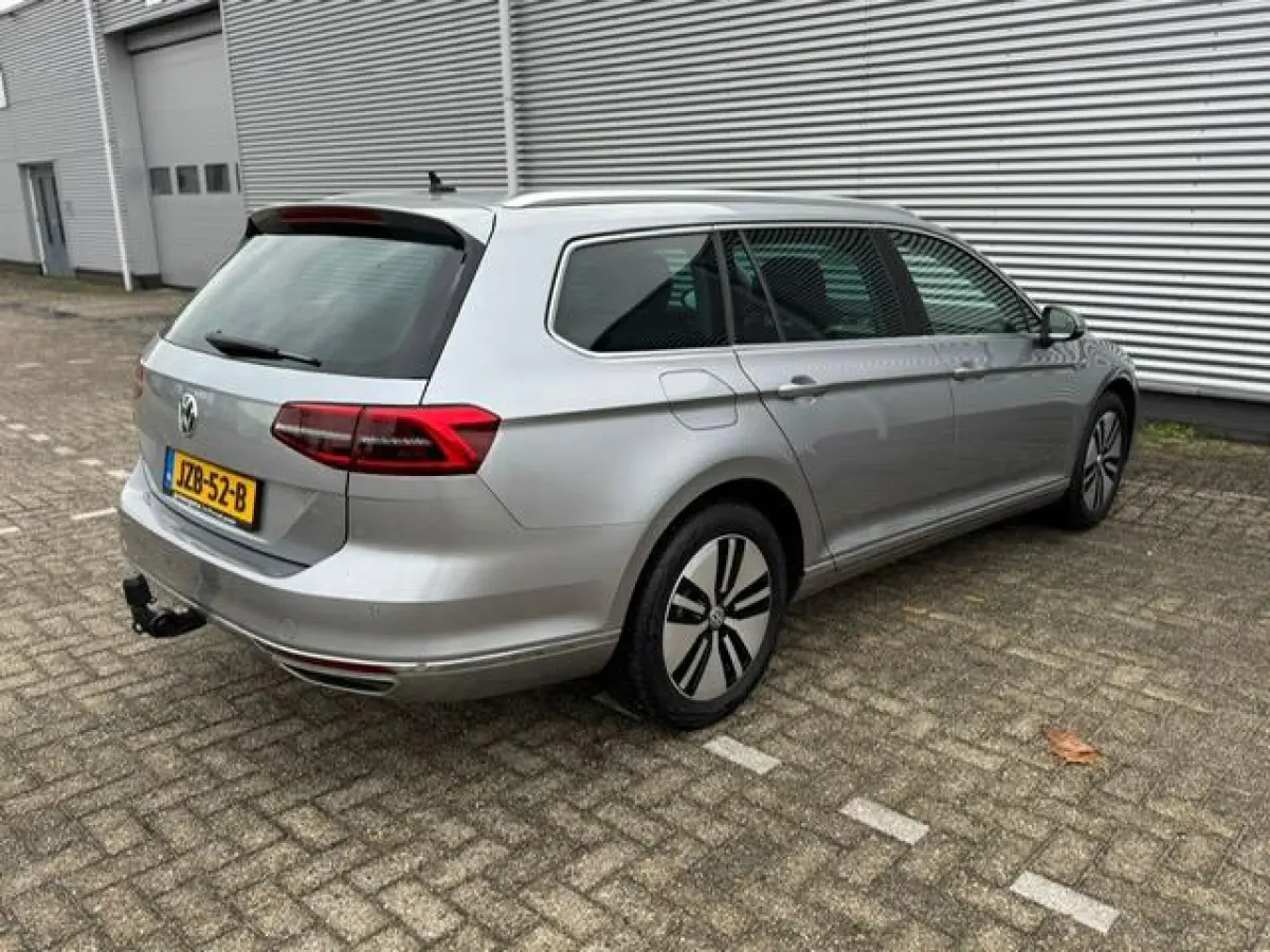 1.4 TSI GTE,Navigatie,Parkeersensoren,Cruisecontrol,trekhaak,LED,stoelverwarming