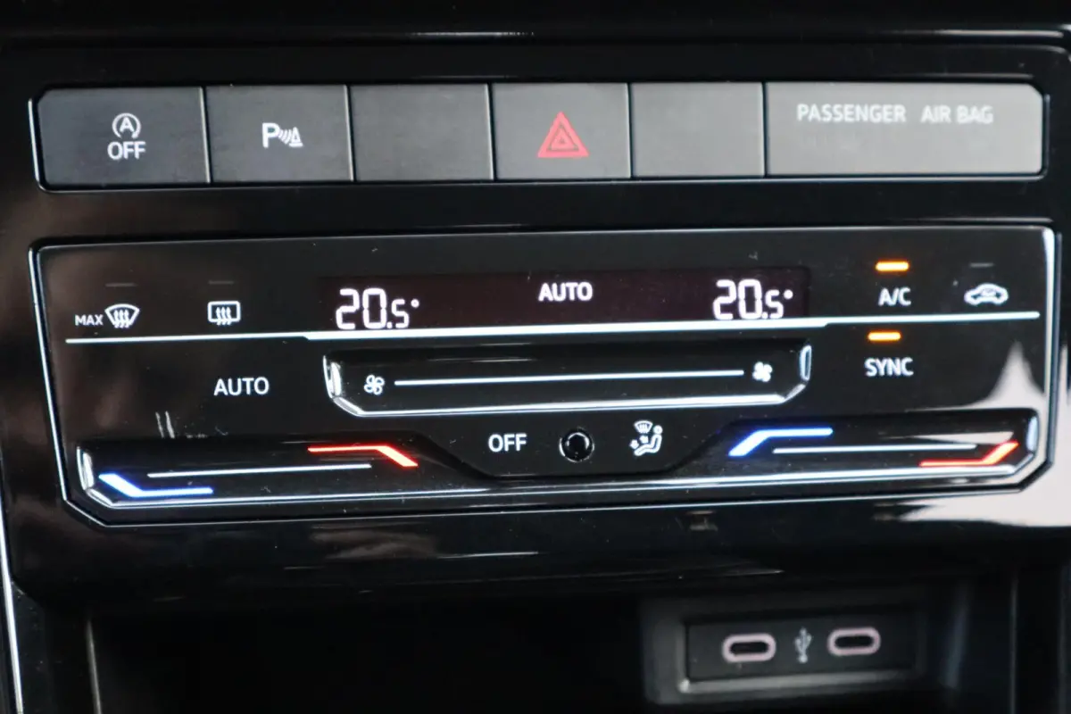 1.0 TSI 110pk DSG Life | Black Design Pakket | Achteruitrijcamera | Navigatie | Climatronic