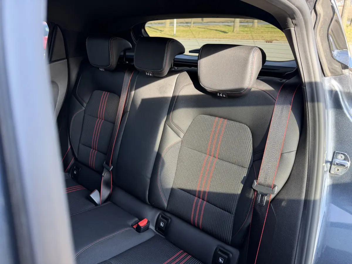 1.0 TCe R.S. Line / Camera / Pdc v+a / 17'' LM  / Cruise  / Carplay