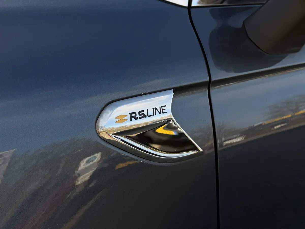 1.0 TCe R.S. Line / Camera / Pdc v+a / 17'' LM  / Cruise  / Carplay