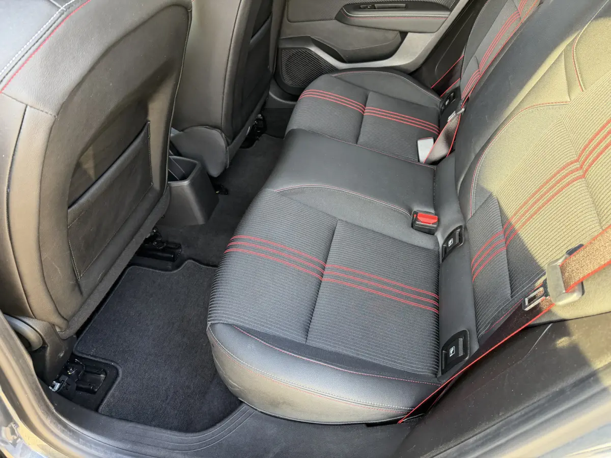 1.0 TCe R.S. Line / Camera / Pdc v+a / 17'' LM  / Cruise  / Carplay