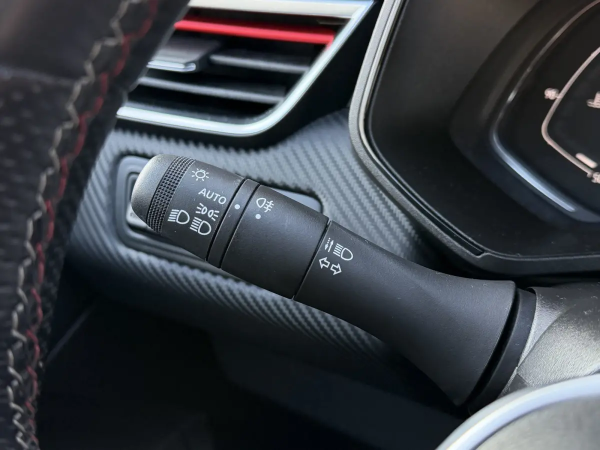 1.0 TCe R.S. Line / Camera / Pdc v+a / 17'' LM  / Cruise  / Carplay