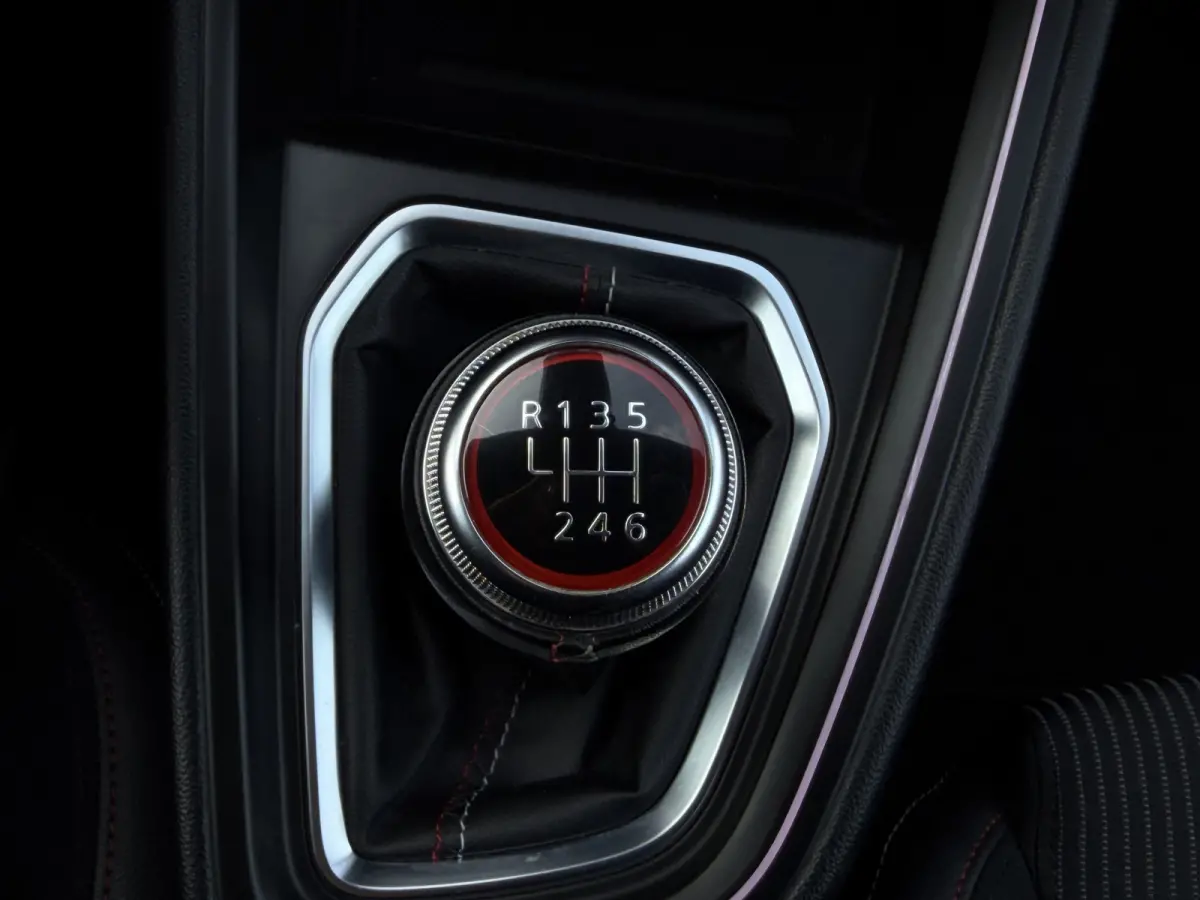 1.0 TCe R.S. Line / Camera / Pdc v+a / 17'' LM  / Cruise  / Carplay