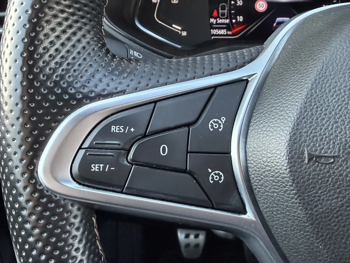 1.0 TCe R.S. Line / Camera / Pdc v+a / 17'' LM  / Cruise  / Carplay
