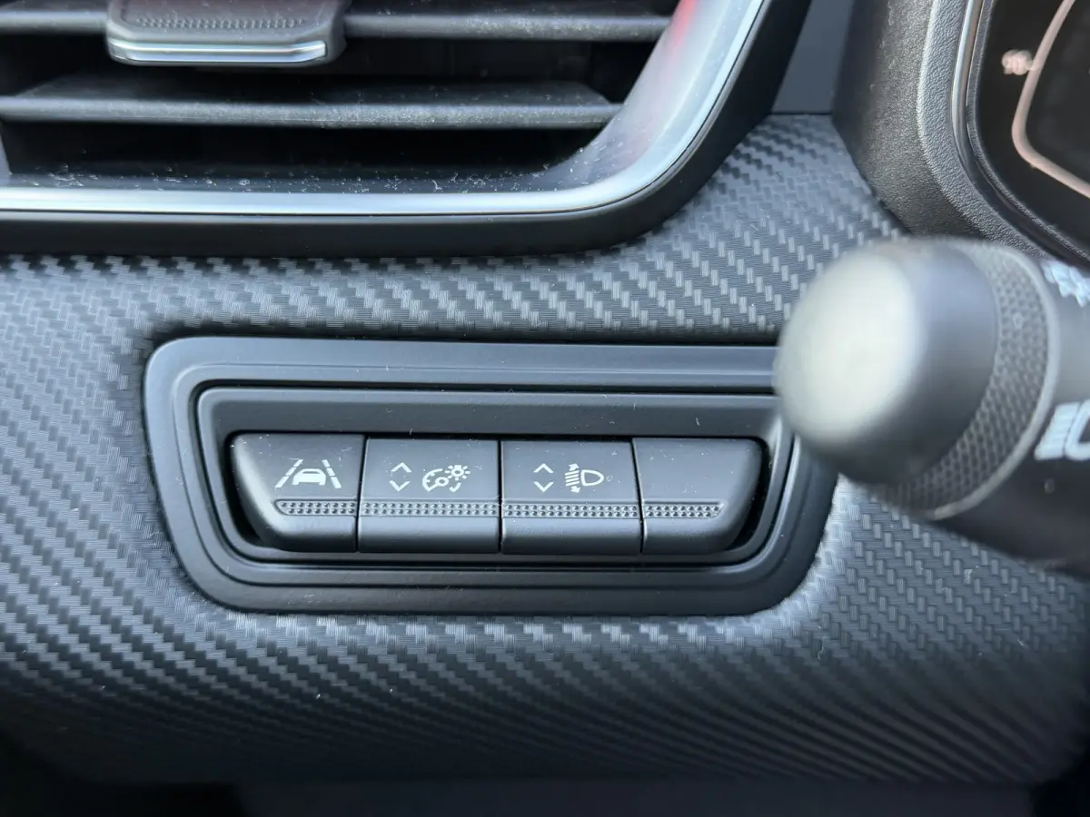 1.0 TCe R.S. Line / Camera / Pdc v+a / 17'' LM  / Cruise  / Carplay