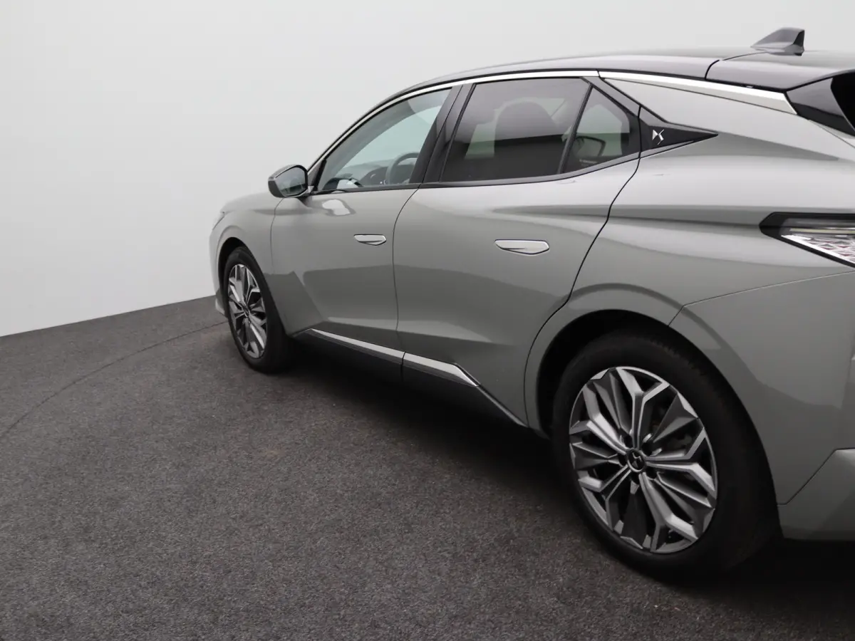 1.2 PureTech Bastille Automaat | Achterbank in delen neerklapbaar | Achteruitrijcamera | Apple Carplay/Android Auto|telefoonintegratie premium