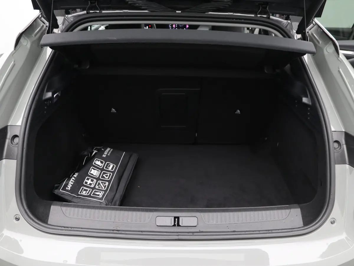 1.2 PureTech Bastille Automaat | Achterbank in delen neerklapbaar | Achteruitrijcamera | Apple Carplay/Android Auto|telefoonintegratie premium