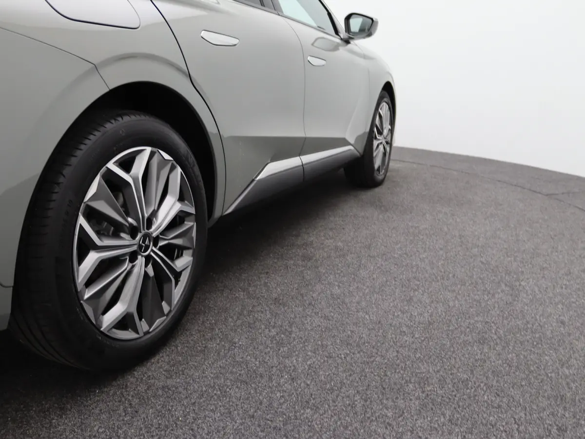 1.2 PureTech Bastille Automaat | Achterbank in delen neerklapbaar | Achteruitrijcamera | Apple Carplay/Android Auto|telefoonintegratie premium
