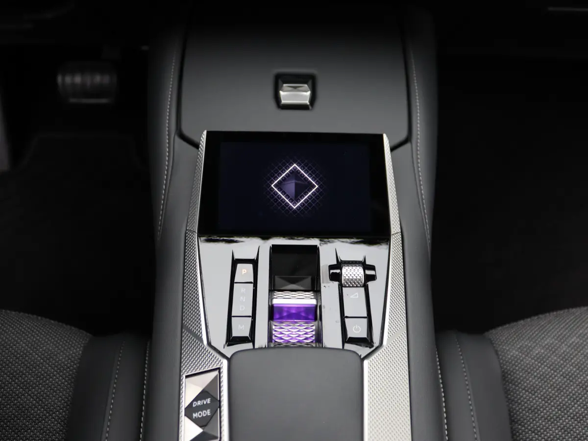 1.2 PureTech Bastille Automaat | Achterbank in delen neerklapbaar | Achteruitrijcamera | Apple Carplay/Android Auto|telefoonintegratie premium