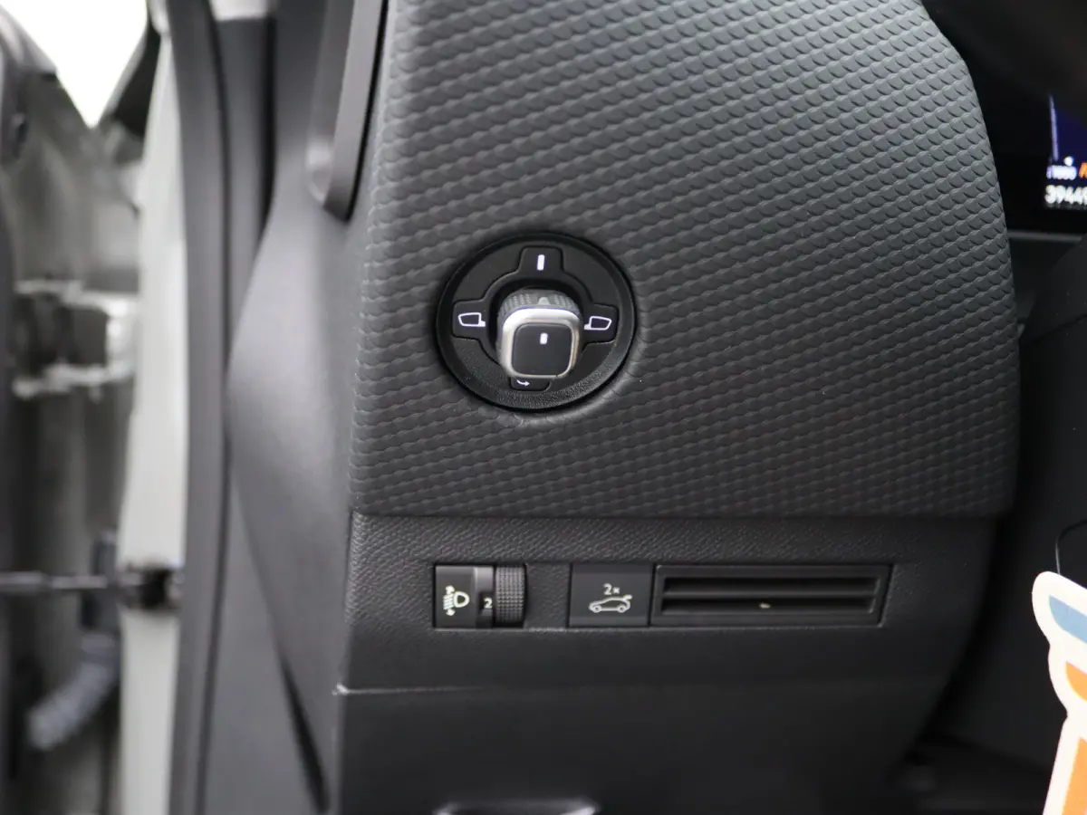 1.2 PureTech Bastille Automaat | Achterbank in delen neerklapbaar | Achteruitrijcamera | Apple Carplay/Android Auto|telefoonintegratie premium