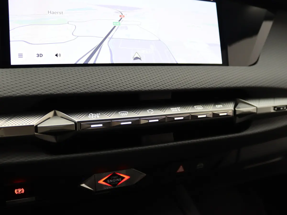1.2 PureTech Bastille Automaat | Achterbank in delen neerklapbaar | Achteruitrijcamera | Apple Carplay/Android Auto|telefoonintegratie premium