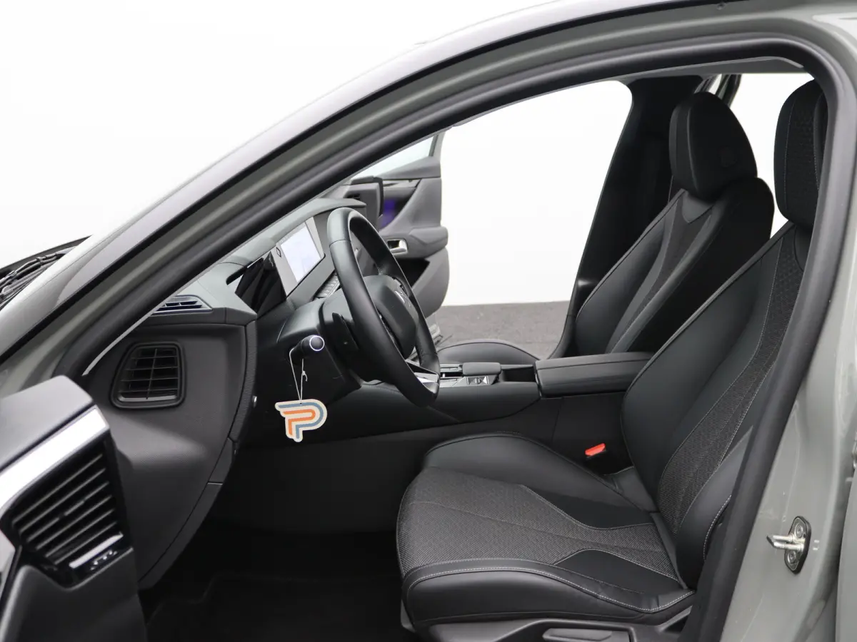 1.2 PureTech Bastille Automaat | Achterbank in delen neerklapbaar | Achteruitrijcamera | Apple Carplay/Android Auto|telefoonintegratie premium