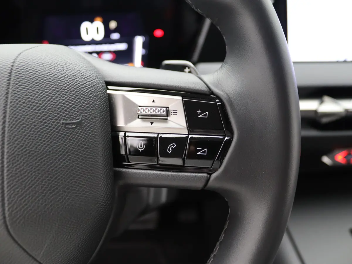 1.2 PureTech Bastille Automaat | Achterbank in delen neerklapbaar | Achteruitrijcamera | Apple Carplay/Android Auto|telefoonintegratie premium