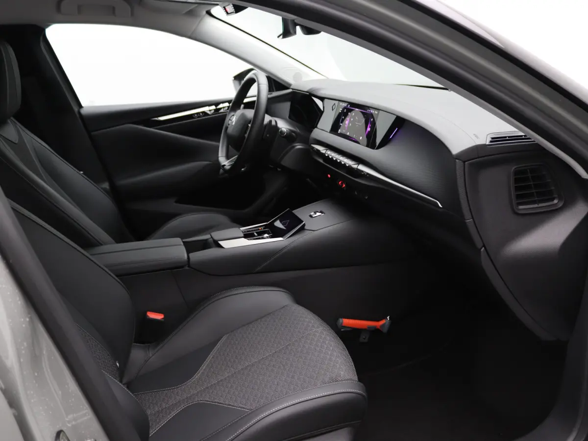 1.2 PureTech Bastille Automaat | Achterbank in delen neerklapbaar | Achteruitrijcamera | Apple Carplay/Android Auto|telefoonintegratie premium