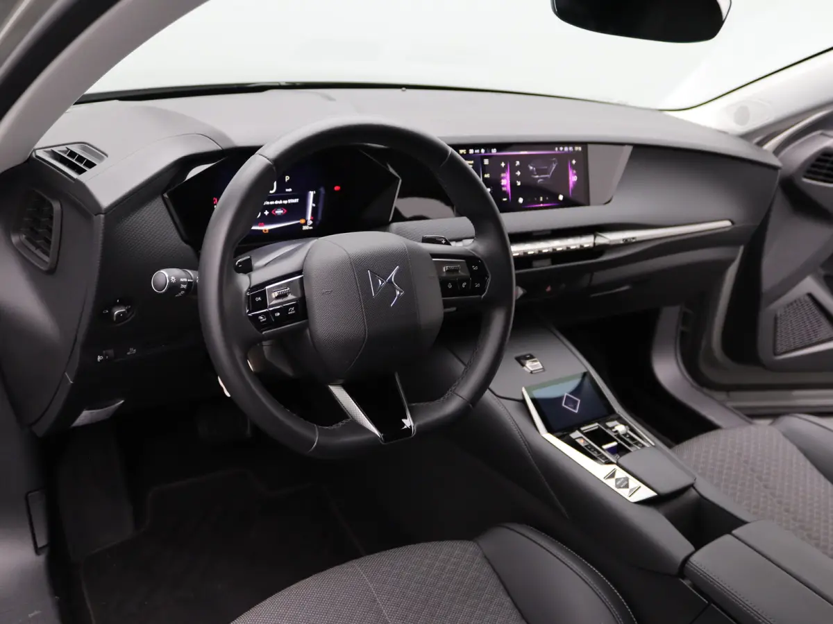 1.2 PureTech Bastille Automaat | Achterbank in delen neerklapbaar | Achteruitrijcamera | Apple Carplay/Android Auto|telefoonintegratie premium